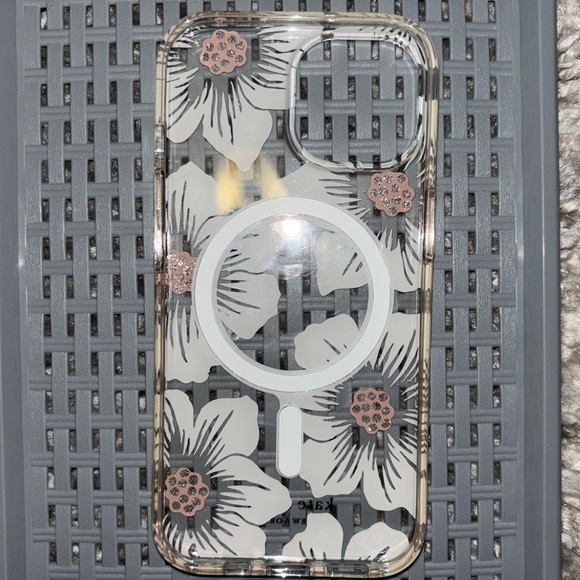 Kate spade phone case , iPhone 13, & iPhone 15 - Picture 5 of 5